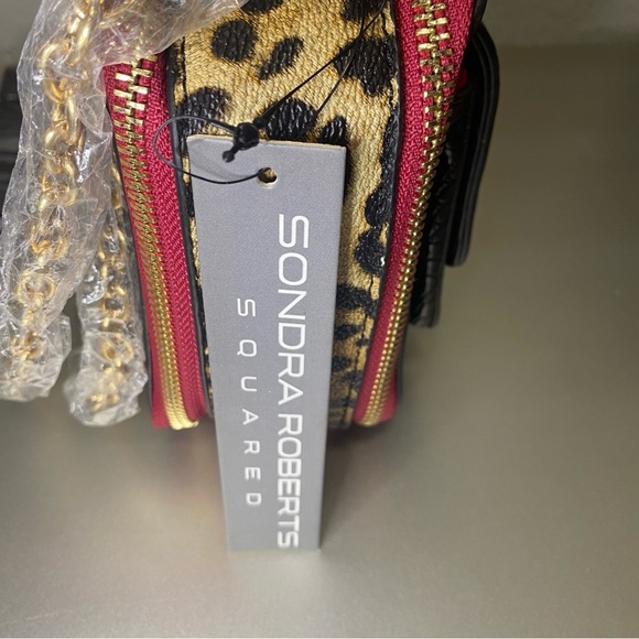 NWT Sondra Robert’s Leopard/Croc Embossed Crossbody Camera Bag With Gold Chain - Picture 8 of 12